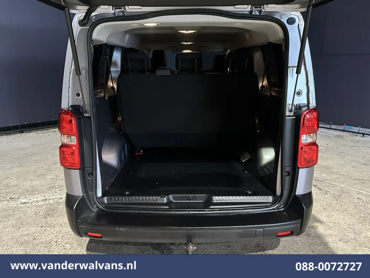 1.5 D-4D 120pk L3H1 Personenbus 9 Zitplaatsen Euro6 Airco | Navigatie | Apple Carplay | Cruisecontrol Android Auto, Trekhaak, Parkeersensoren, Achterklep