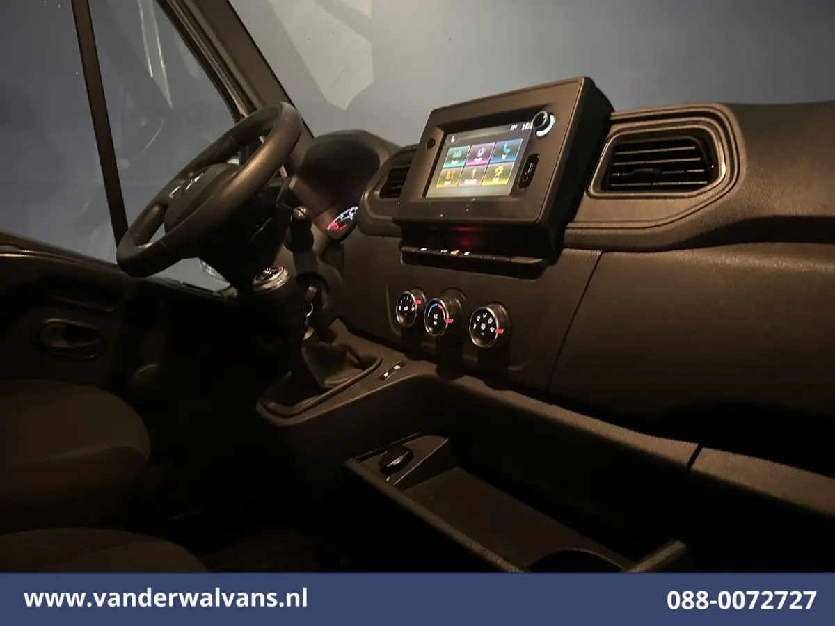 2.3 dCi 136pk L2H2 Euro6 Airco | Navigatie | Camera | Cruisecontrol | LED | 2500kg Trekhaak Parkeersensoren, Bijrijdersbank