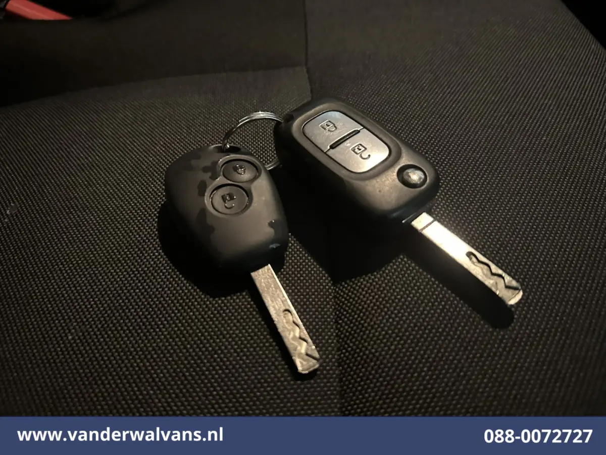 2.3 dCi 136pk L2H2 Euro6 Airco | Navigatie | Camera | Cruisecontrol | LED | 2500kg Trekhaak Parkeersensoren, Bijrijdersbank