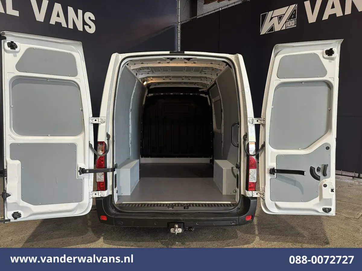 2.3 dCi 136pk L2H2 Euro6 Airco | Navigatie | Camera | Cruisecontrol | LED | 2500kg Trekhaak Parkeersensoren, Bijrijdersbank
