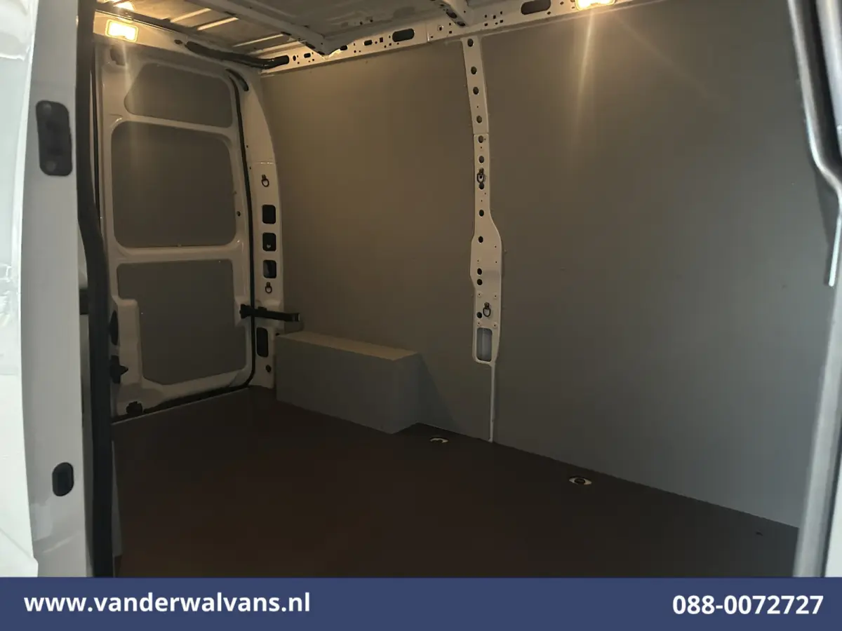 2.3 dCi 136pk L2H2 Euro6 Airco | Navigatie | Camera | Cruisecontrol | LED | 2500kg Trekhaak Parkeersensoren, Bijrijdersbank