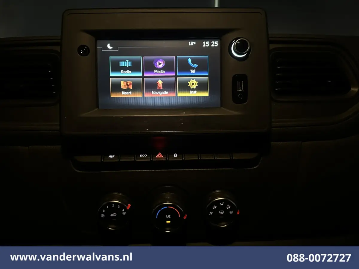 2.3 dCi 136pk L2H2 Euro6 Airco | Navigatie | Camera | Cruisecontrol | LED | 2500kg Trekhaak Parkeersensoren, Bijrijdersbank