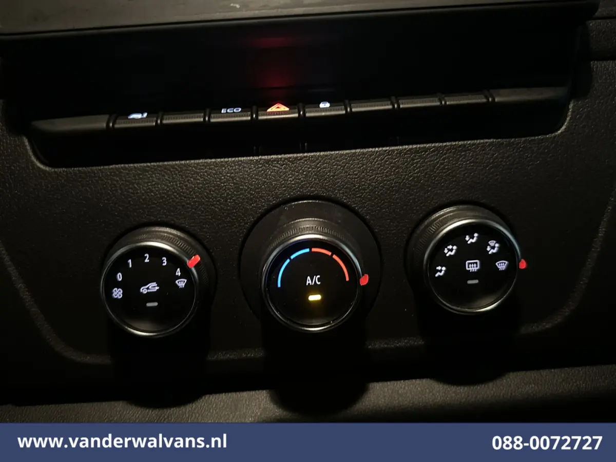 2.3 dCi 136pk L2H2 Euro6 Airco | Navigatie | Camera | Cruisecontrol | LED | 2500kg Trekhaak Parkeersensoren, Bijrijdersbank