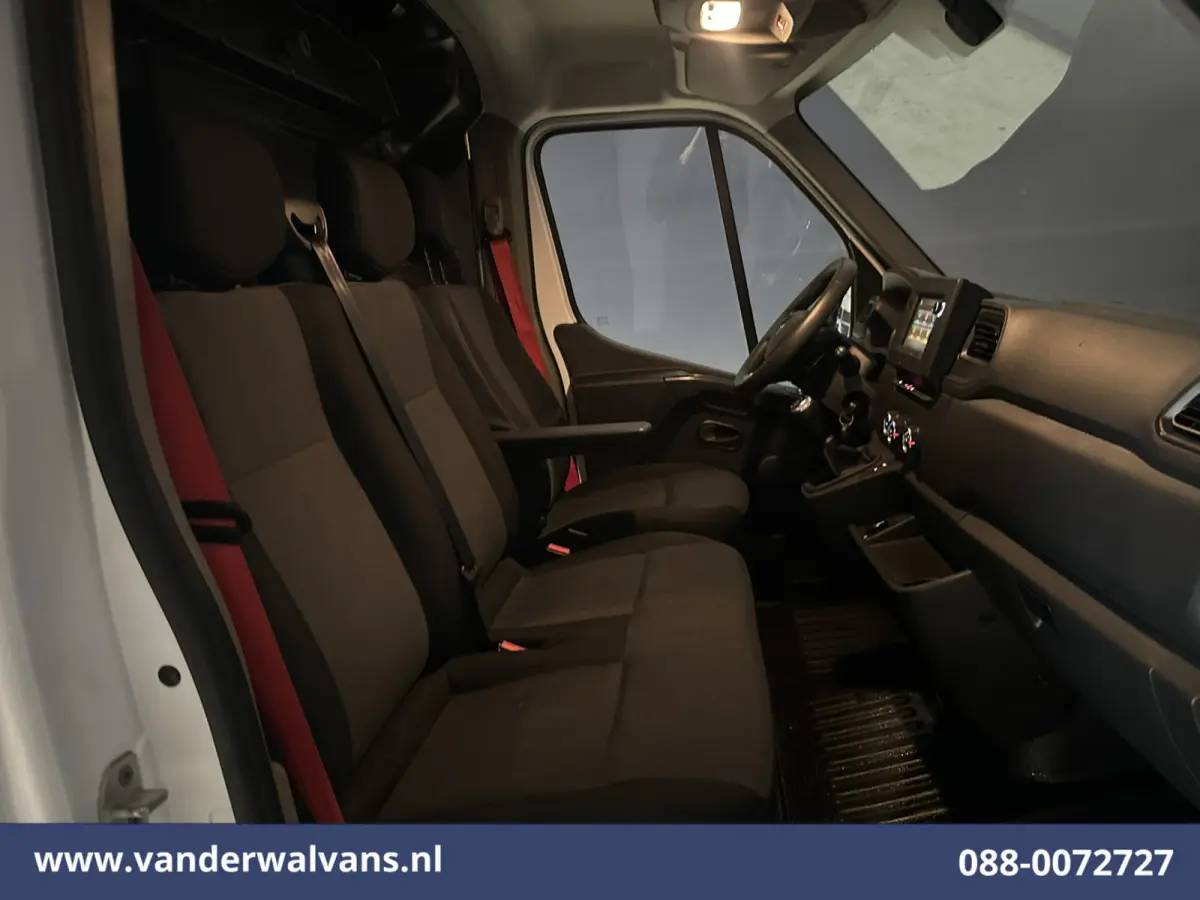 2.3 dCi 136pk L2H2 Euro6 Airco | Navigatie | Camera | Cruisecontrol | LED | 2500kg Trekhaak Parkeersensoren, Bijrijdersbank