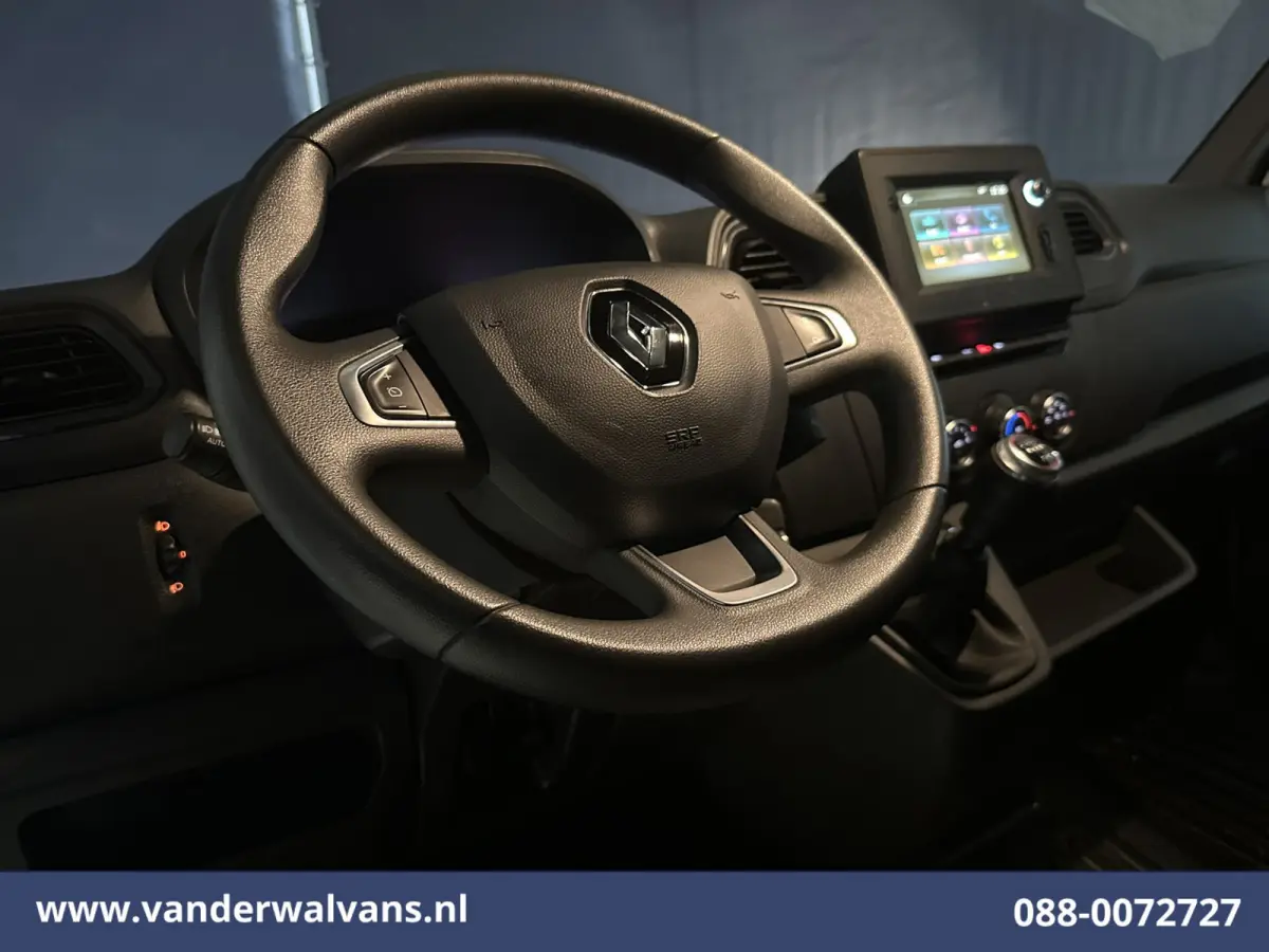 2.3 dCi 136pk L2H2 Euro6 Airco | Navigatie | Camera | Cruisecontrol | LED | 2500kg Trekhaak Parkeersensoren, Bijrijdersbank