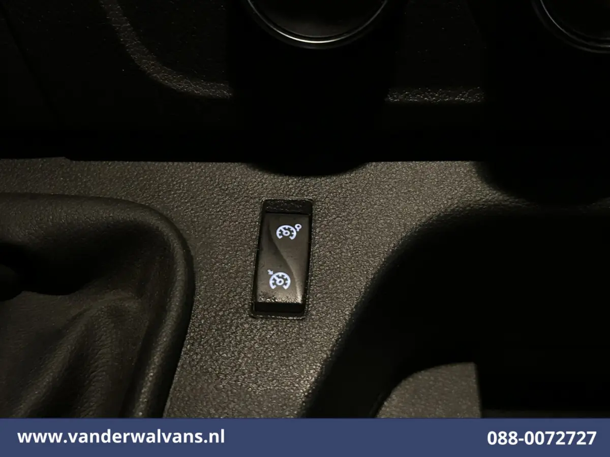 2.3 dCi 136pk L2H2 Euro6 Airco | Navigatie | Camera | Cruisecontrol | LED | 2500kg Trekhaak Parkeersensoren, Bijrijdersbank