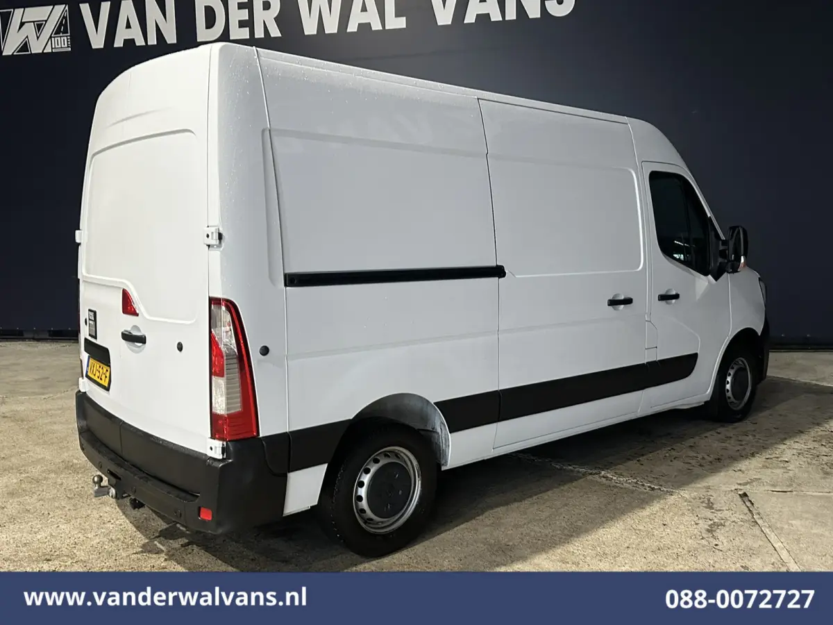 2.3 dCi 136pk L2H2 Euro6 Airco | Navigatie | Camera | Cruisecontrol | LED | 2500kg Trekhaak Parkeersensoren, Bijrijdersbank