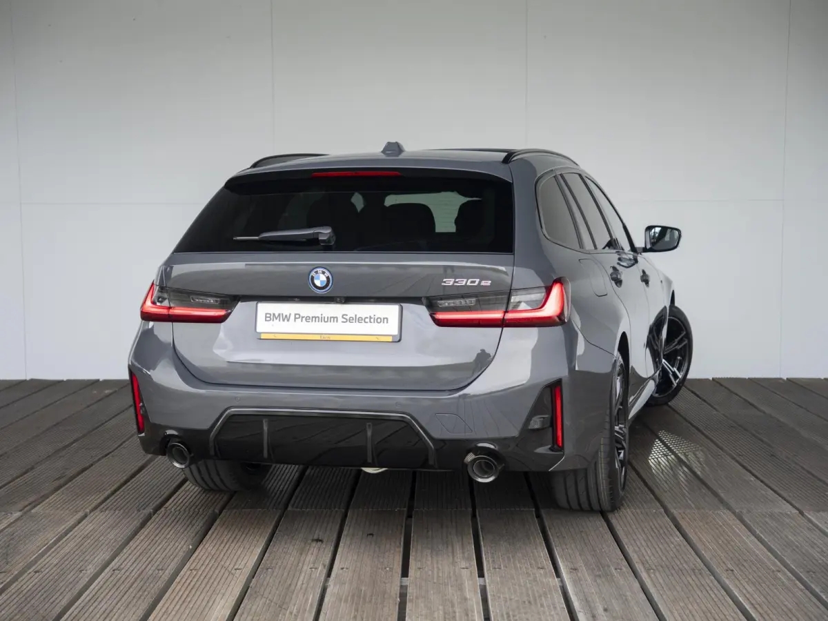 330e | M Sportpakket Pro | Driving Assistant Professional | Panoramadak | HIFI | 18 inch | Trekhaak