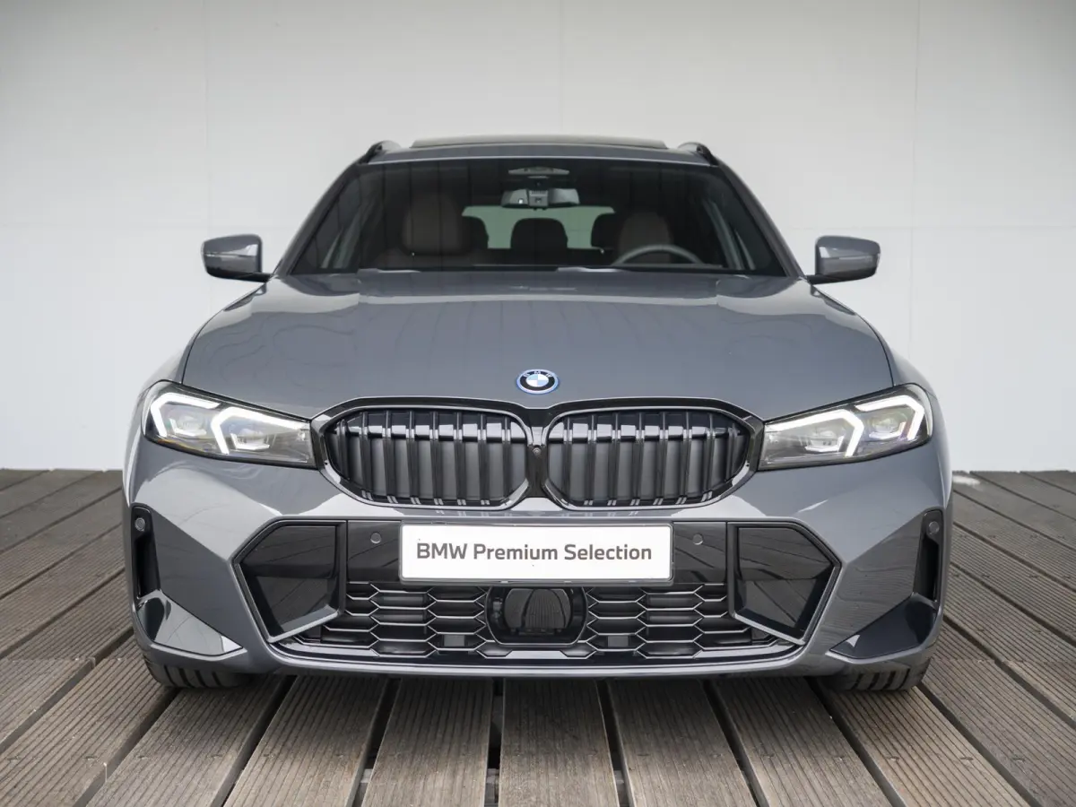 330e | M Sportpakket Pro | Driving Assistant Professional | Panoramadak | HIFI | 18 inch | Trekhaak