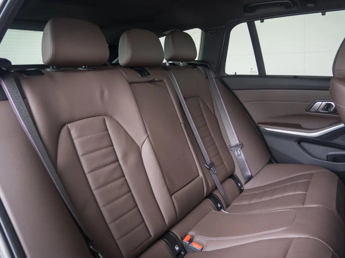 330e | M Sportpakket Pro | Driving Assistant Professional | Panoramadak | HIFI | 18 inch | Trekhaak