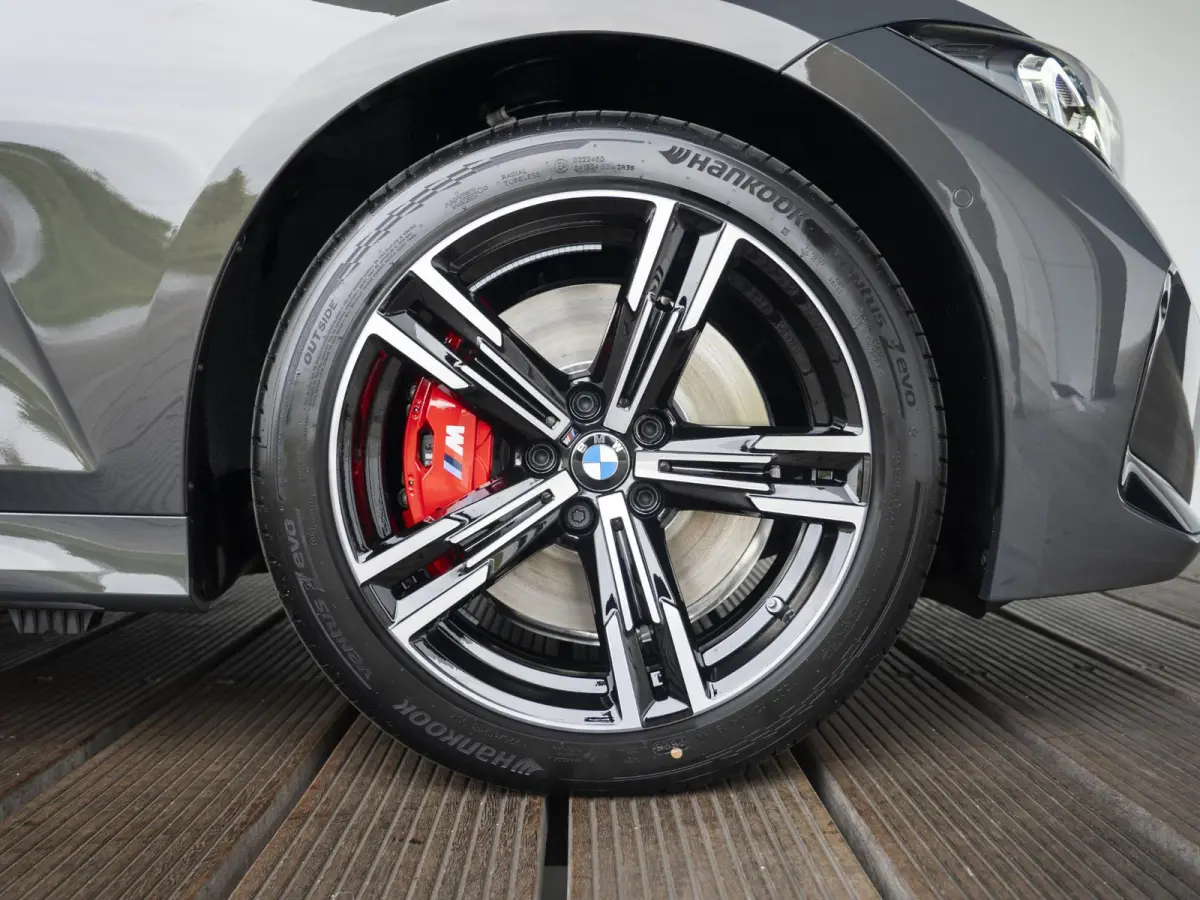 330e | M Sportpakket Pro | Driving Assistant Professional | Panoramadak | HIFI | 18 inch | Trekhaak