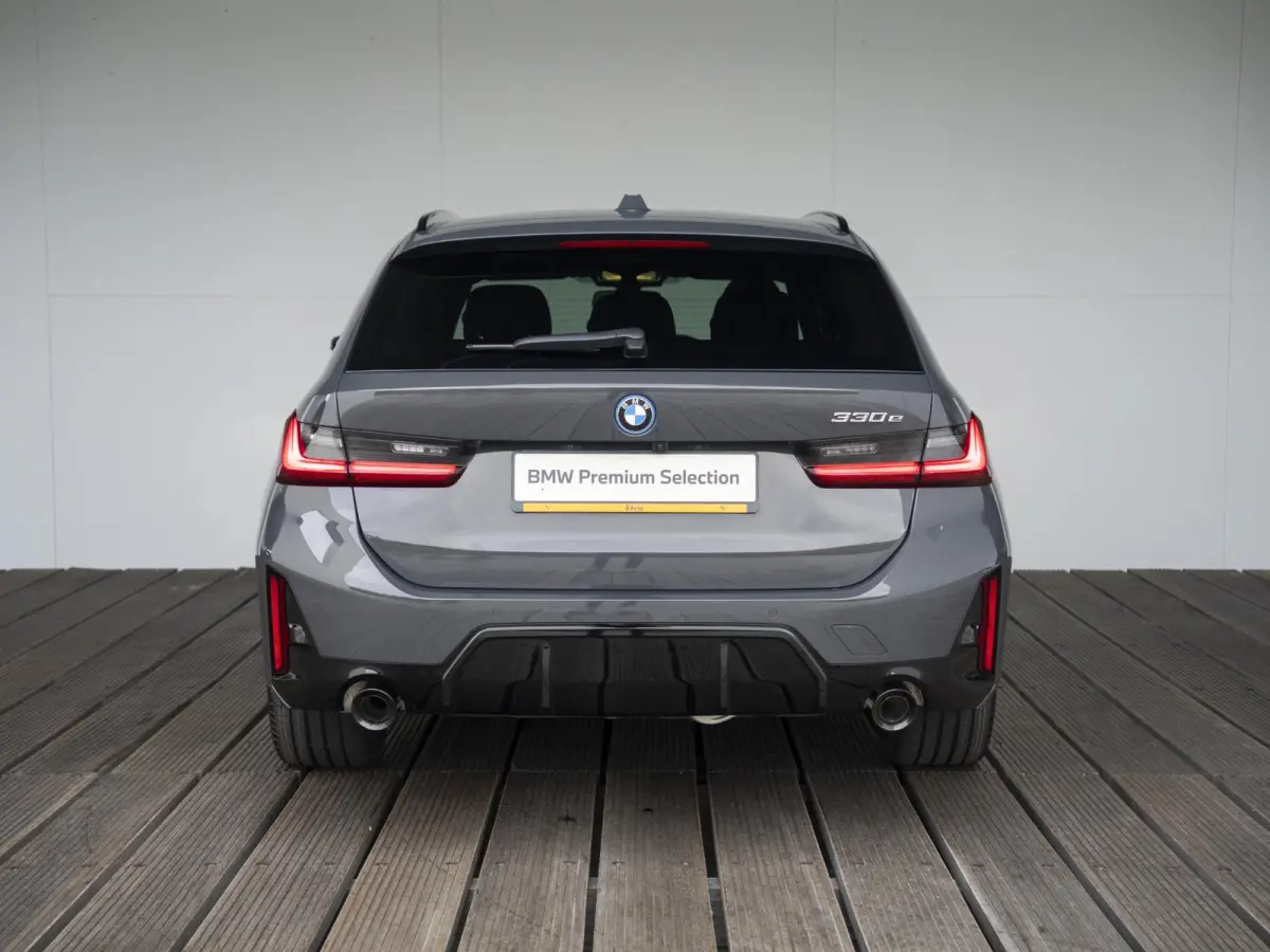330e | M Sportpakket Pro | Driving Assistant Professional | Panoramadak | HIFI | 18 inch | Trekhaak