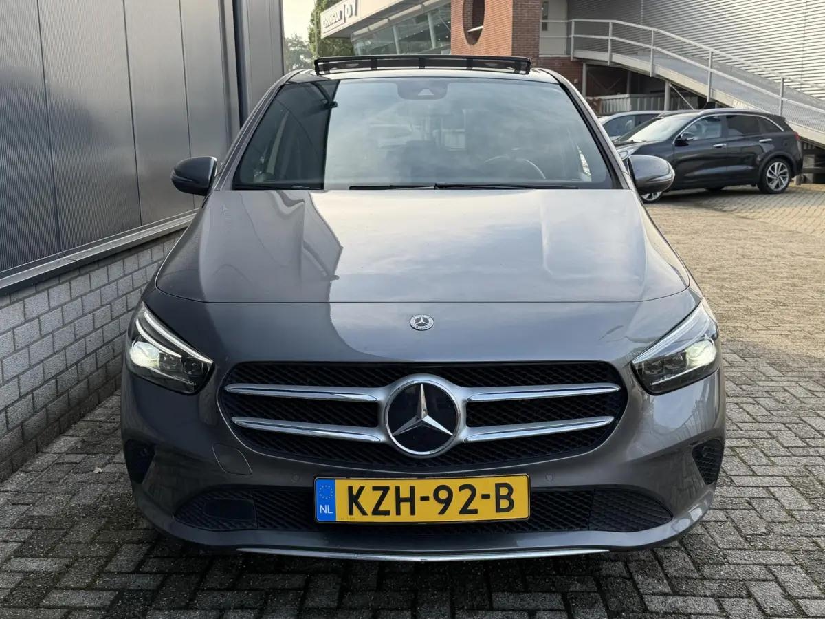 250 e 17"/Leder/Panoramadak/Matrix LED/Keyless/Stoelverwarming/Sfeerverlichting/Camera/PDC v+a/