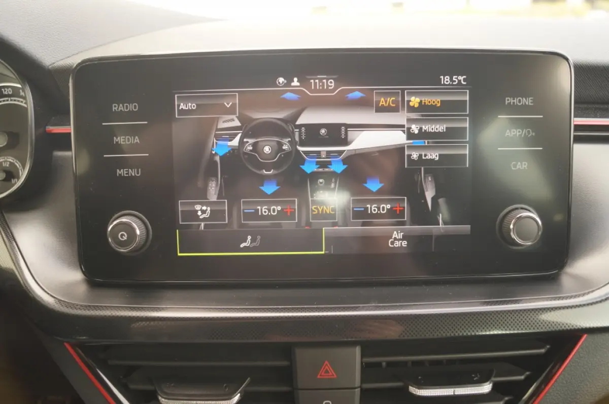 1.0 TSI 110pk Sport Business -NAVI-ECC-PDC-LED-