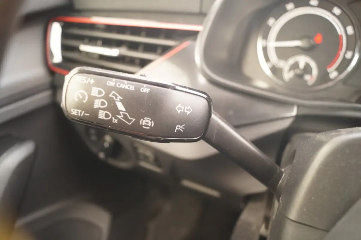 1.0 TSI 110pk Sport Business -NAVI-ECC-PDC-LED-