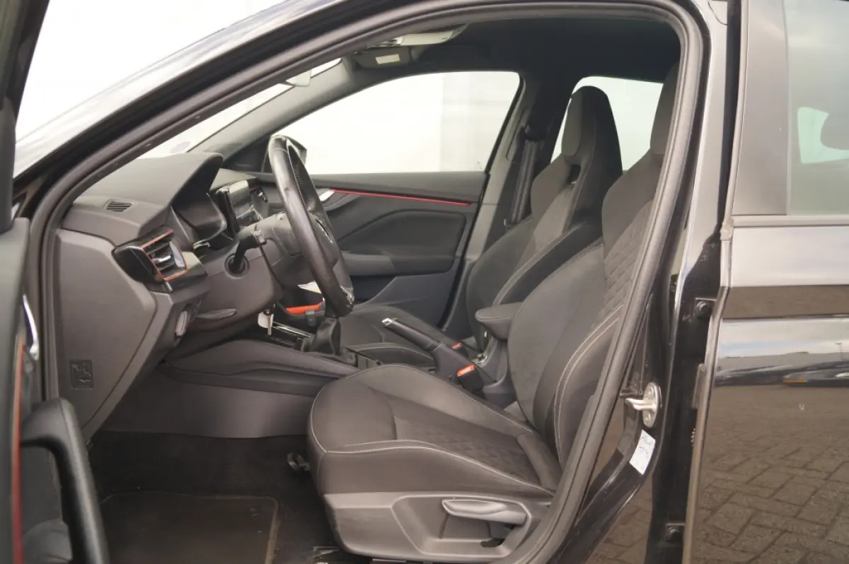 1.0 TSI 110pk Sport Business -NAVI-ECC-PDC-LED-