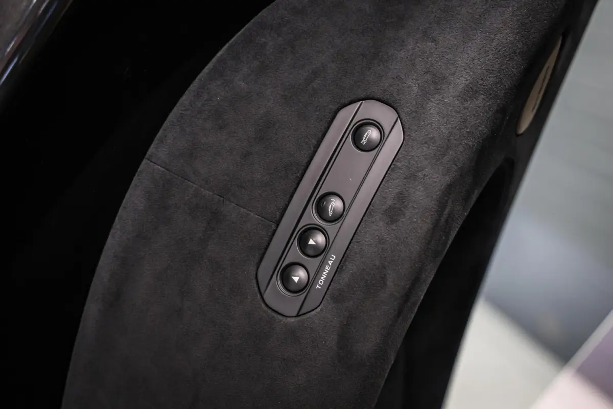 3.8 V8|Senna seats|PPF|Lift|Carbon|B&W