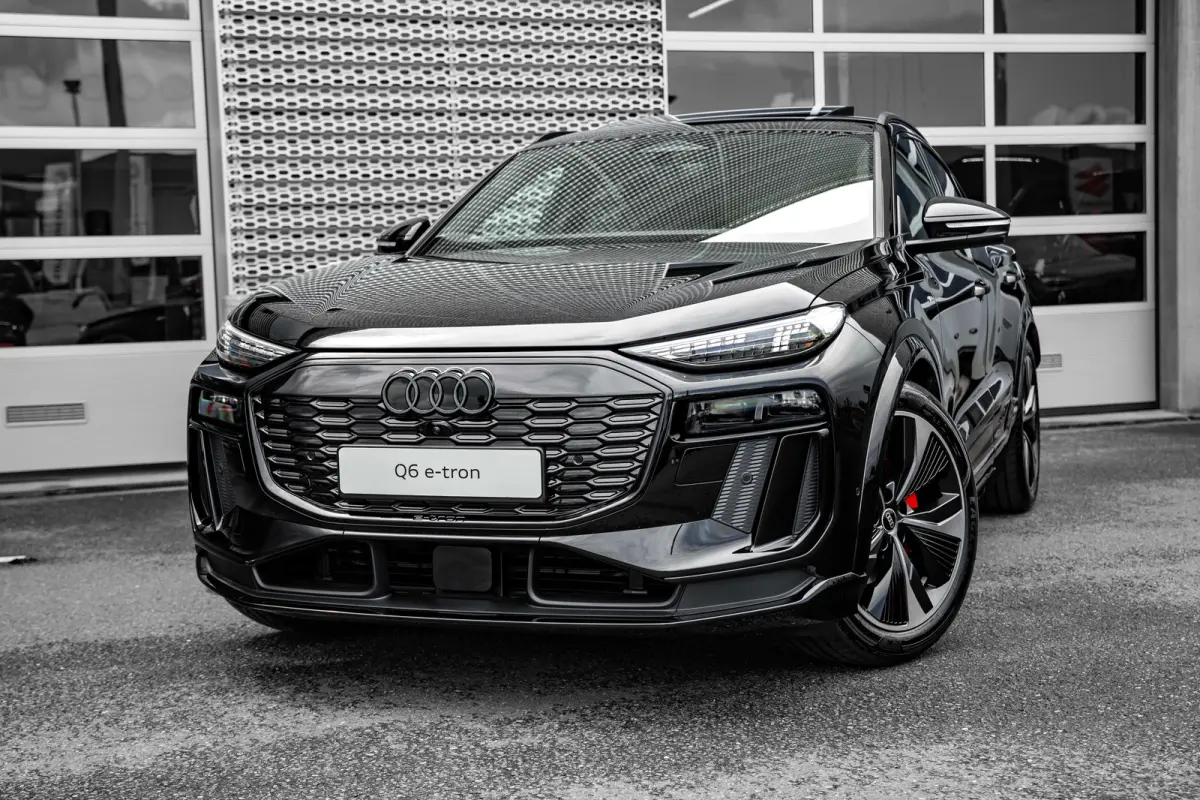 S edition | Adaptive air suspension | Adaptive cruise control | Audi sound system