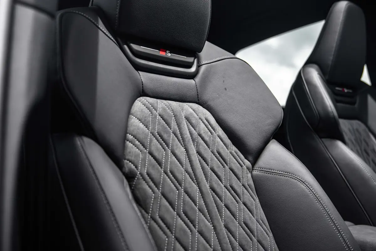 S edition | Adaptive air suspension | Adaptive cruise control | Audi sound system