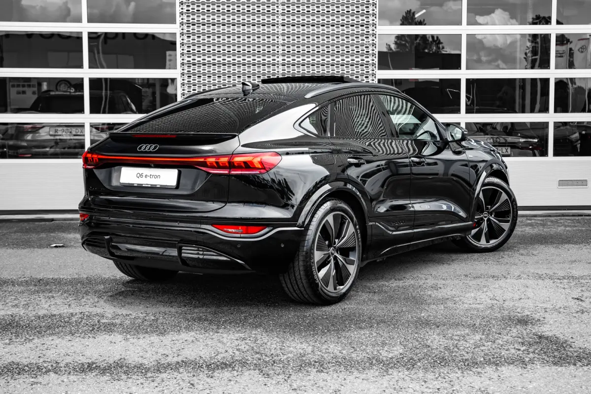 S edition | Adaptive air suspension | Adaptive cruise control | Audi sound system