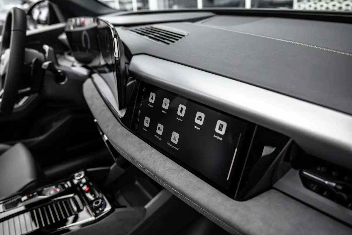 S edition | Adaptive air suspension | Adaptive cruise control | Audi sound system