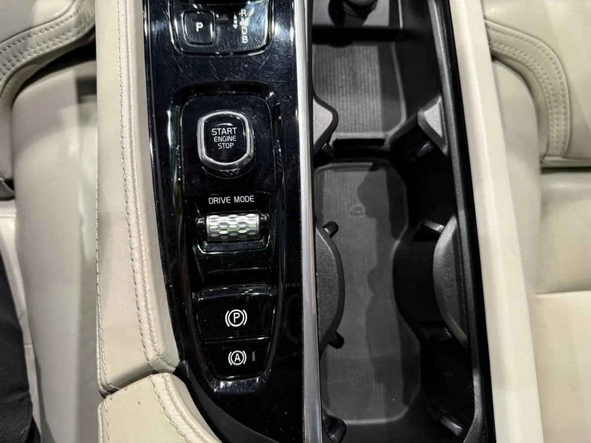 2.0 T8 Twin Engine AWD Inscription Panoschuifdak trekhaak