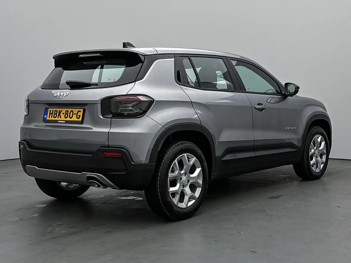 SUV Altitude 100 pk Automaat | Navigatie via Apple Carplay/Android Auto | Parkeersensoren Achter | LED Koplampen | Kunstlederen Bekleding | Volledig Digitaal Instrumentenpaneel | Climate Con