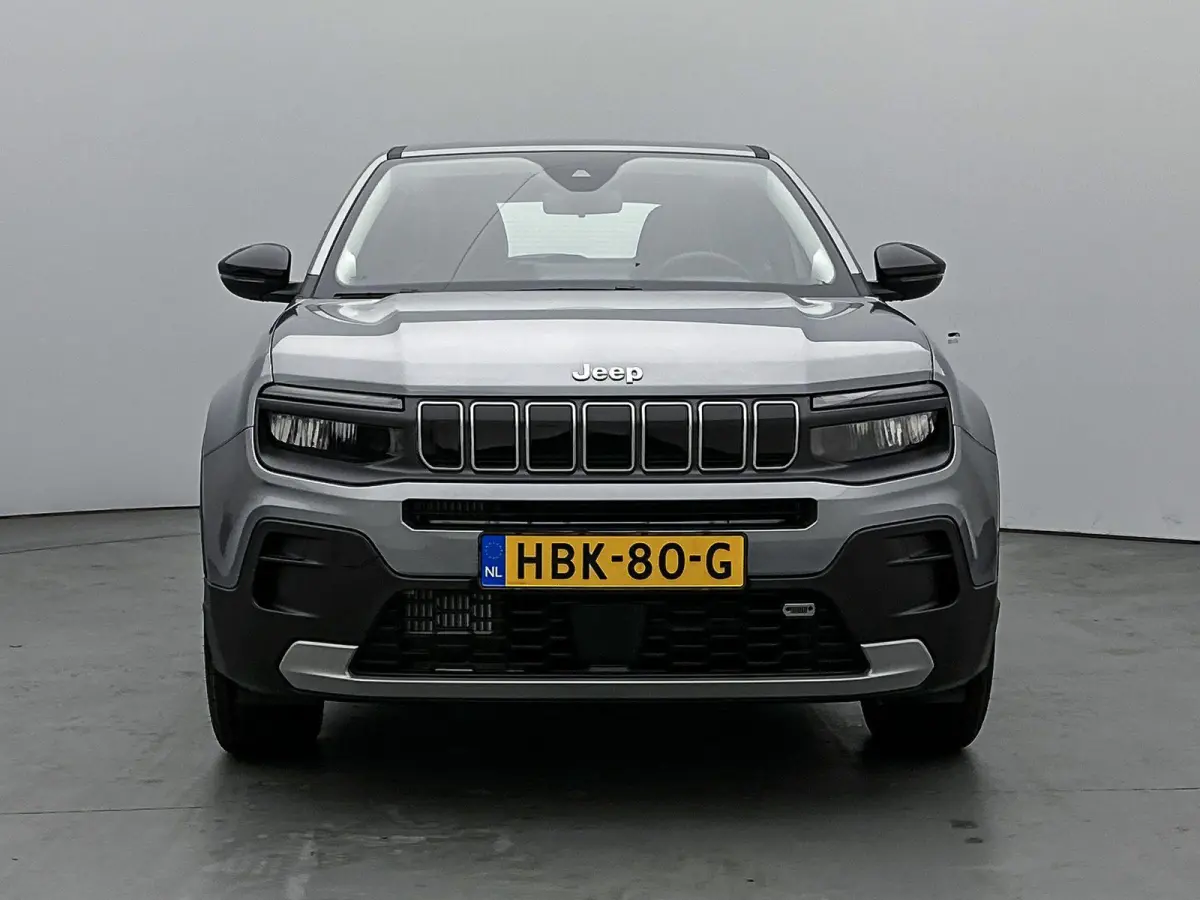 SUV Altitude 100 pk Automaat | Navigatie via Apple Carplay/Android Auto | Parkeersensoren Achter | LED Koplampen | Kunstlederen Bekleding | Volledig Digitaal Instrumentenpaneel | Climate Con