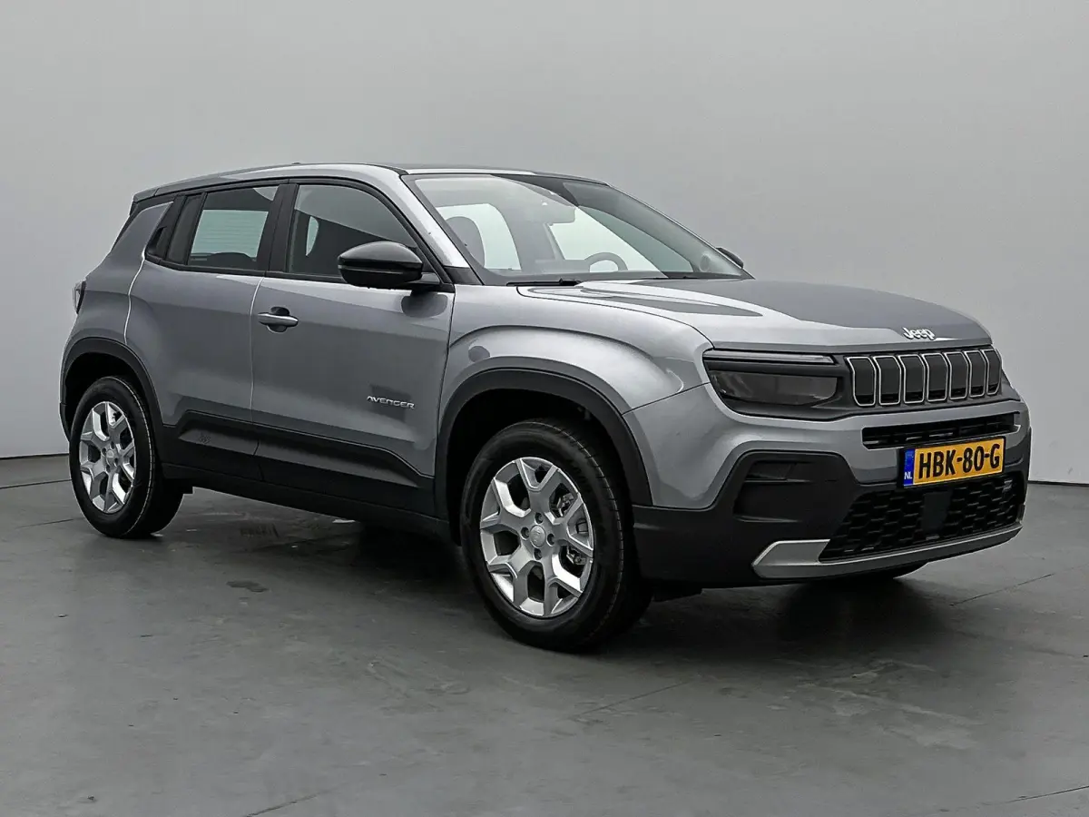 SUV Altitude 100 pk Automaat | Navigatie via Apple Carplay/Android Auto | Parkeersensoren Achter | LED Koplampen | Kunstlederen Bekleding | Volledig Digitaal Instrumentenpaneel | Climate Con