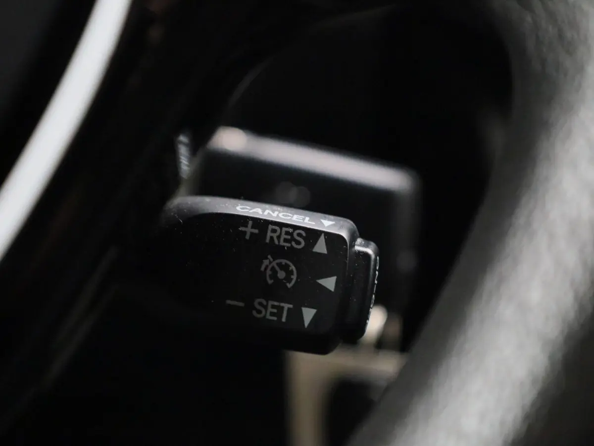 1.0 VTi Feel | AIRCO | BLUETOOTH | SPEED LIMITER | MULTIFUNCTIONEEL STUURWIEL |