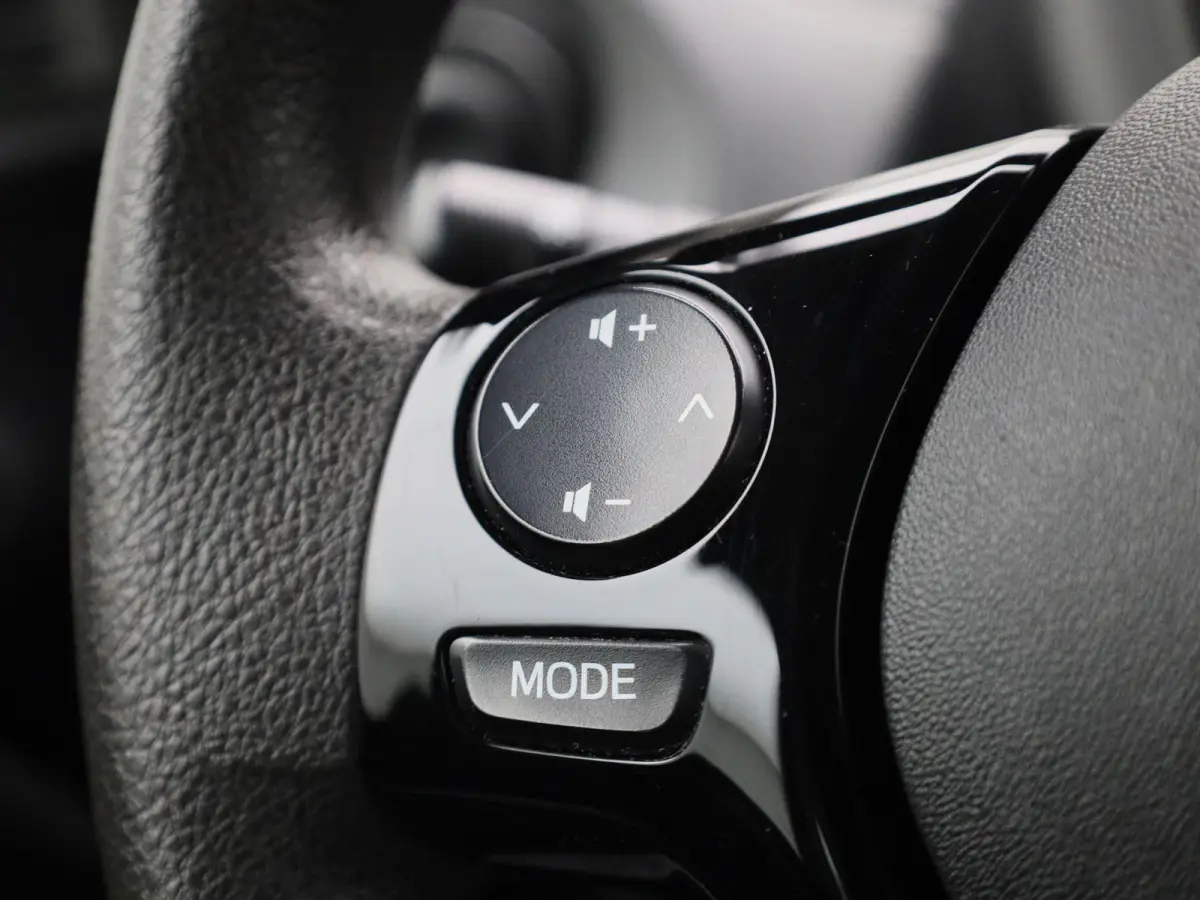 1.0 VTi Feel | AIRCO | BLUETOOTH | SPEED LIMITER | MULTIFUNCTIONEEL STUURWIEL |