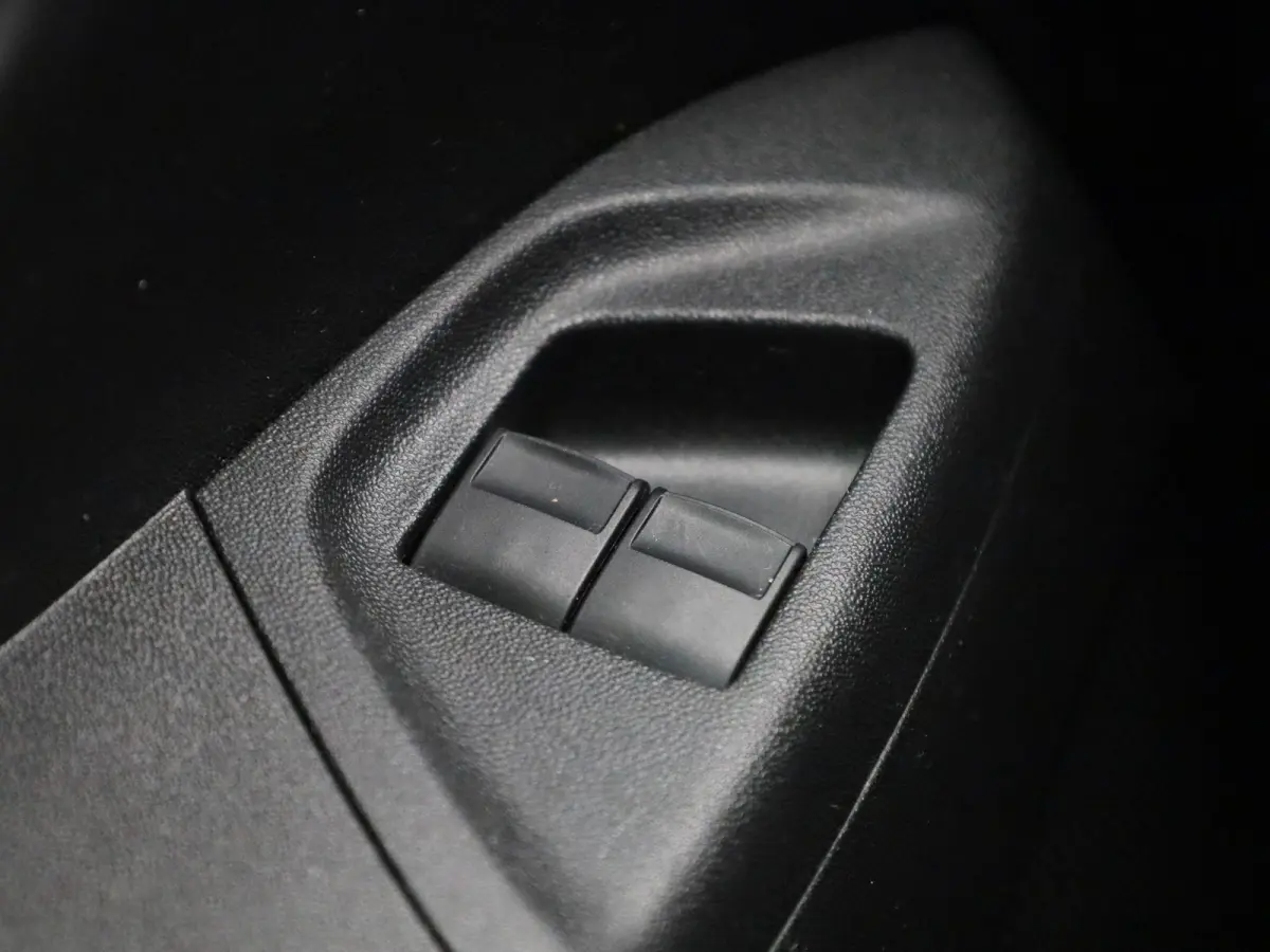 1.0 VTi Feel | AIRCO | BLUETOOTH | SPEED LIMITER | MULTIFUNCTIONEEL STUURWIEL |