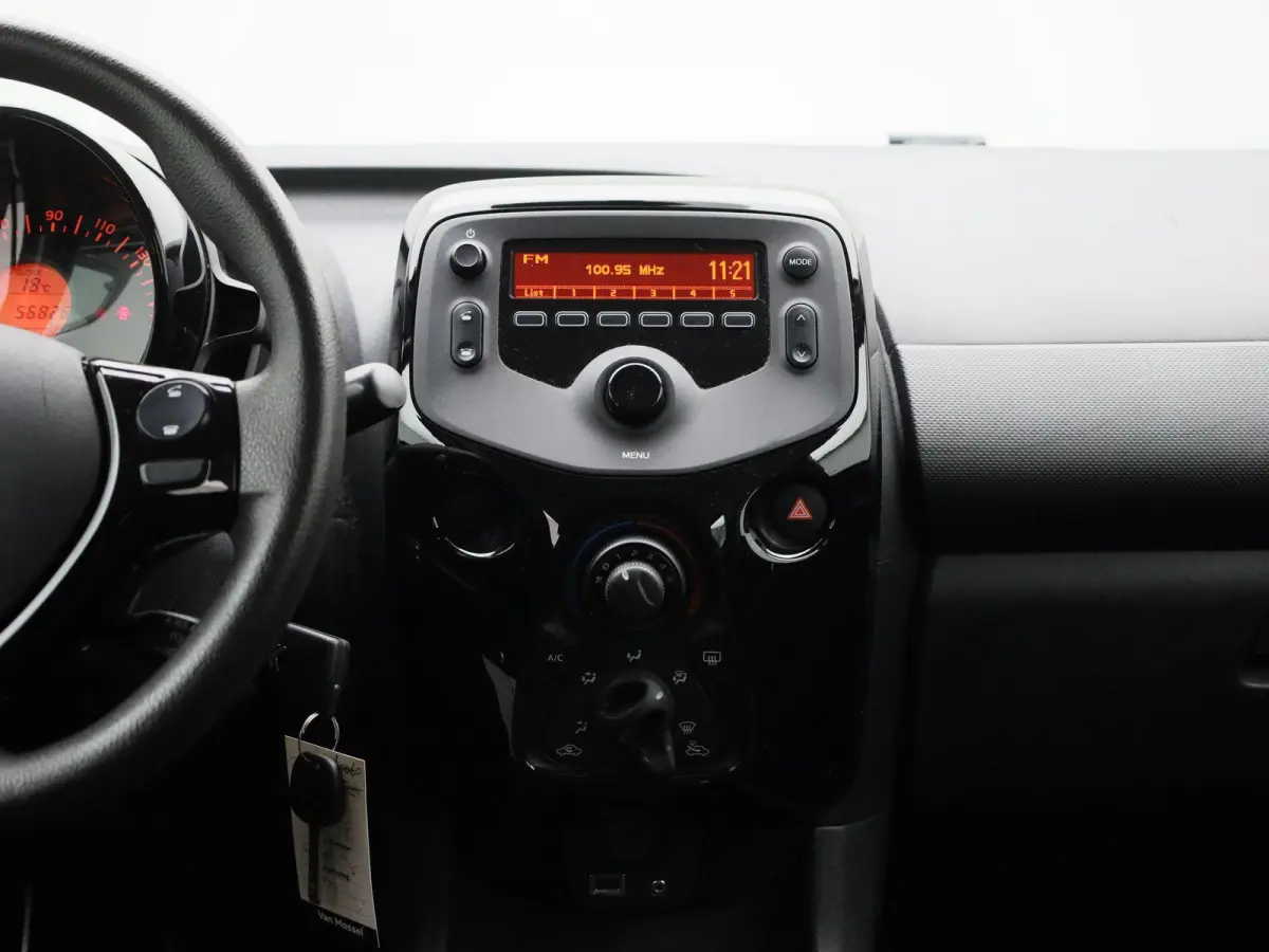 1.0 VTi Feel | AIRCO | BLUETOOTH | SPEED LIMITER | MULTIFUNCTIONEEL STUURWIEL |