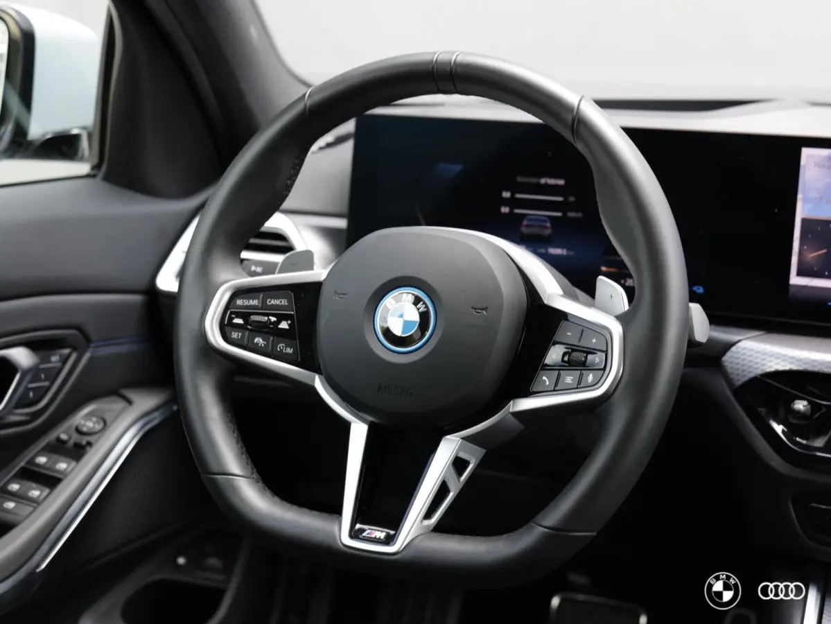 330E M Sport Edition 22KW / 360 CAMERA / ACC / HEAD UP / EL STOELEN / KEYLESS ENTRY-START
