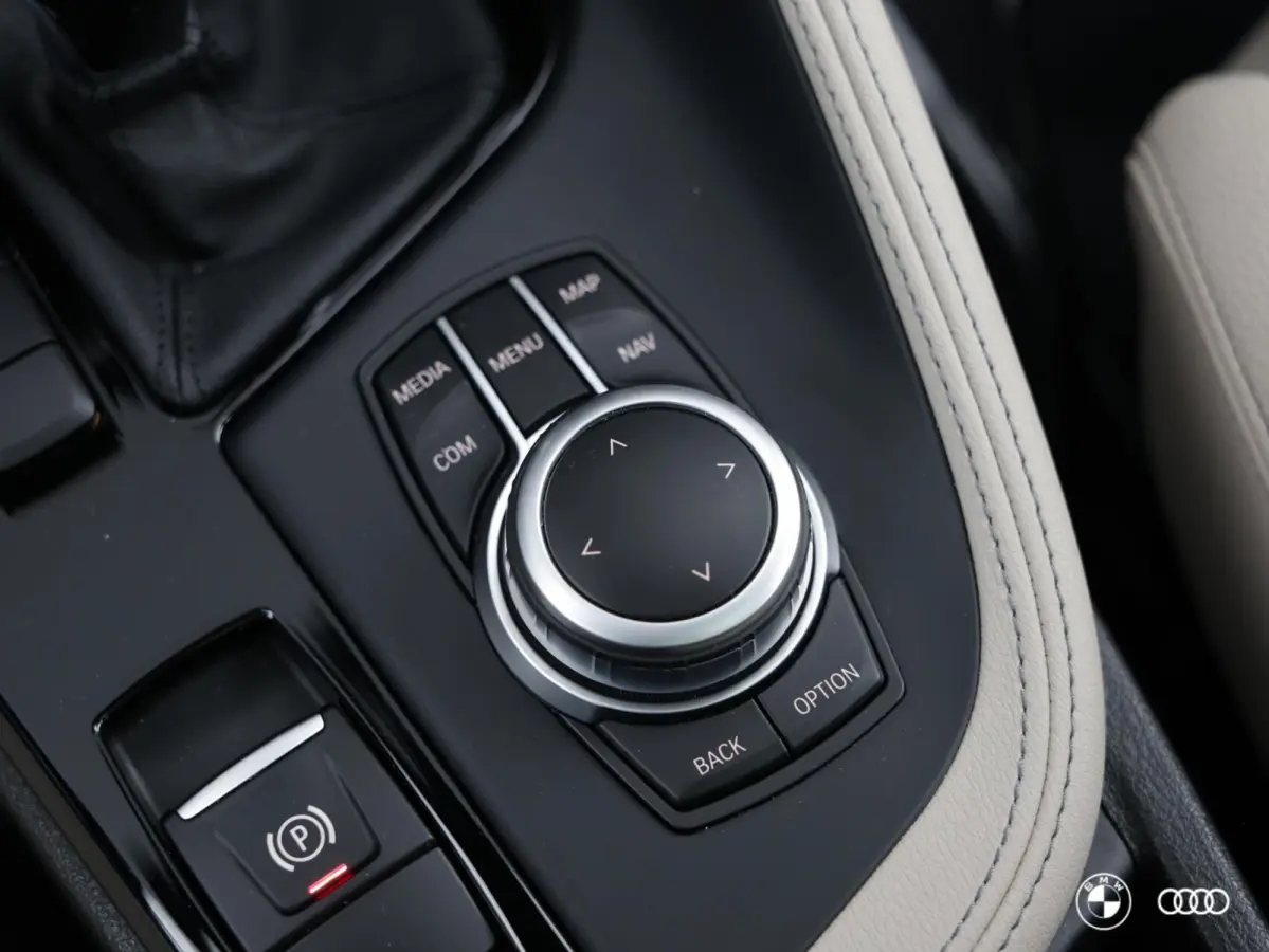 sDrive18i M Sport / HEAD-UP / PANORAMADAK / HIFI / TREKHAAK AFN / 19"