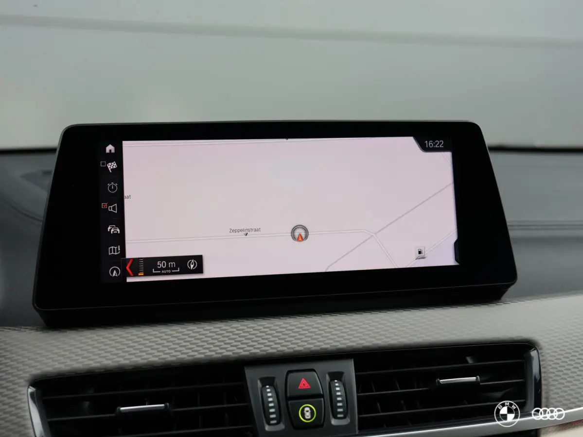 sDrive18i M Sport / HEAD-UP / PANORAMADAK / HIFI / TREKHAAK AFN / 19"
