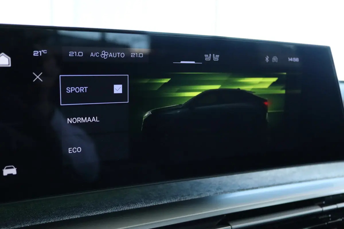 1.2 Hybrid 145 Allure DEMO DEAL | 8 Jaar Garantie | Cruise Crontrol | Stoelverwarming | Navi | Carplay | Camera | AGR | Climate | Keyless | LED