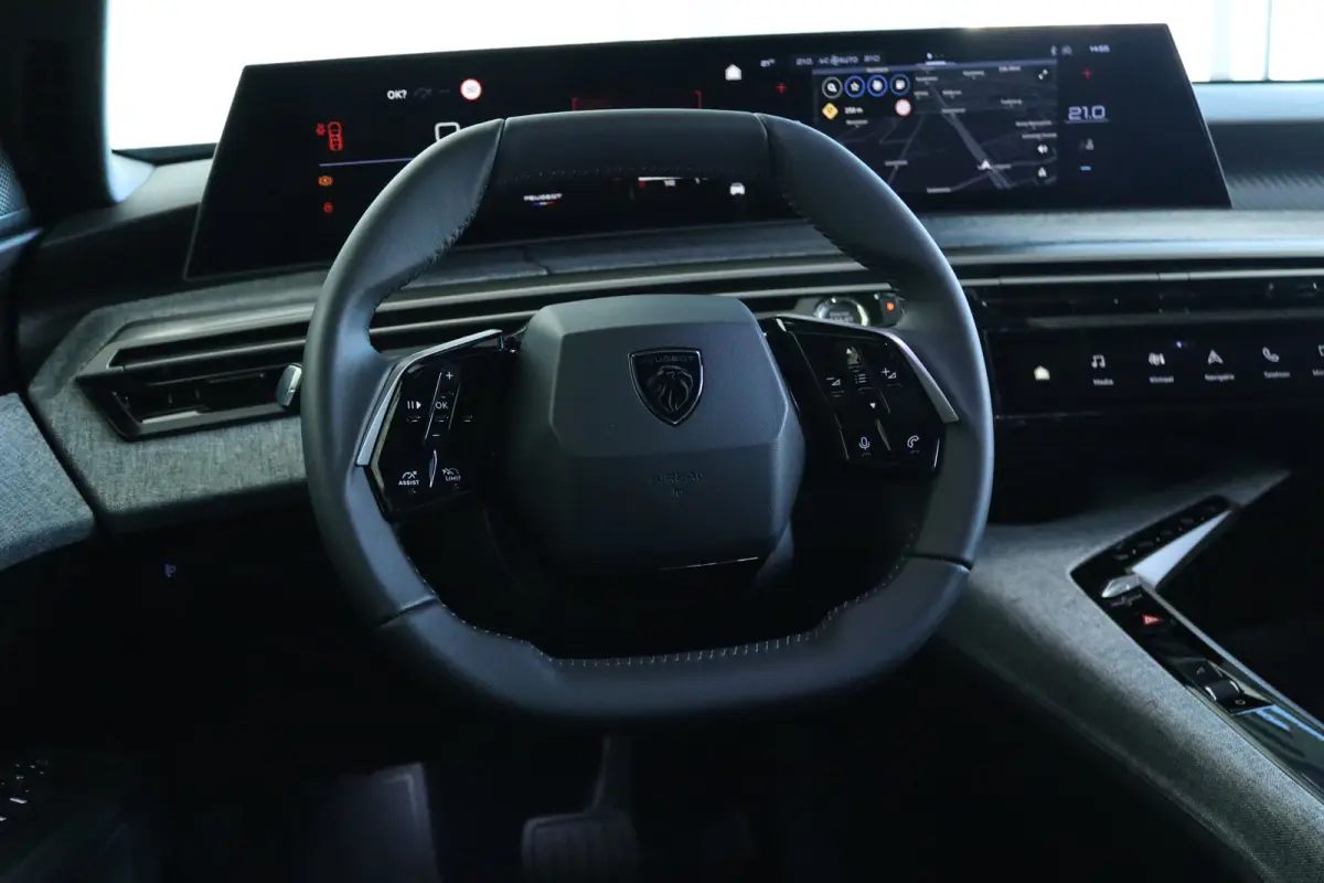 1.2 Hybrid 145 Allure DEMO DEAL | 8 Jaar Garantie | Cruise Crontrol | Stoelverwarming | Navi | Carplay | Camera | AGR | Climate | Keyless | LED