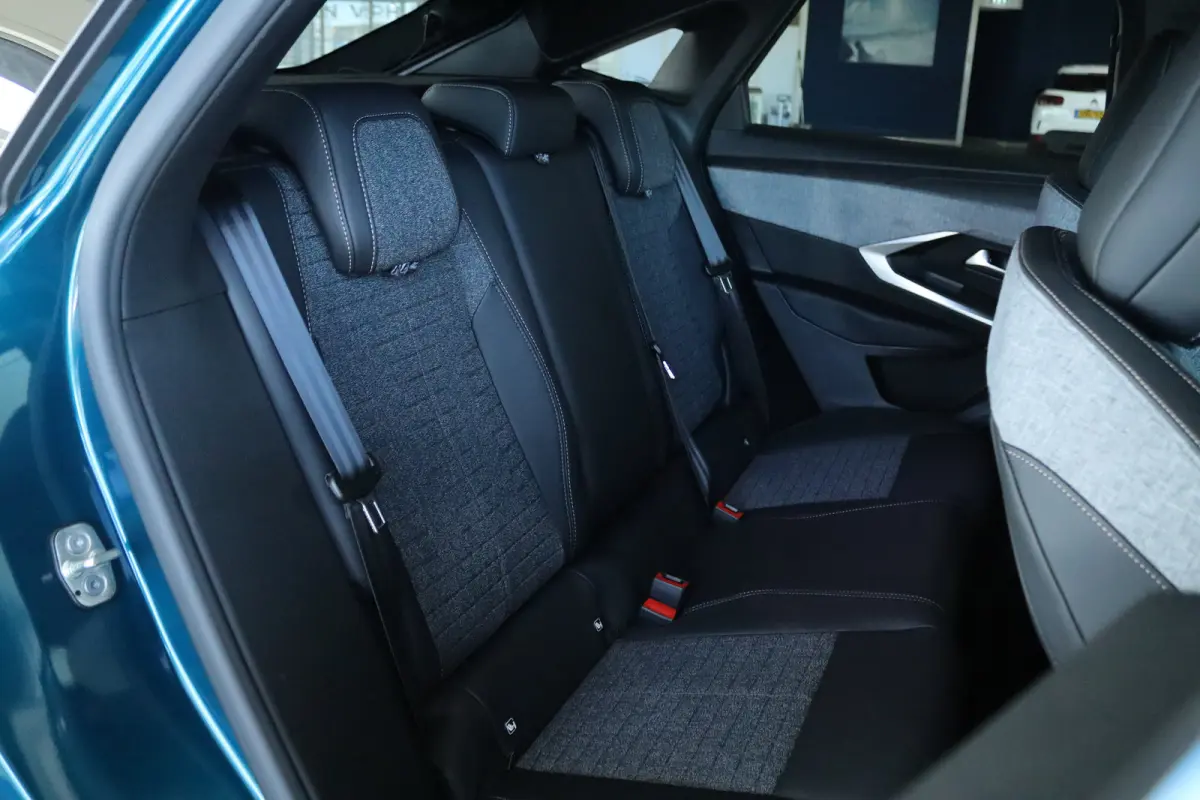 1.2 Hybrid 145 Allure DEMO DEAL | 8 Jaar Garantie | Cruise Crontrol | Stoelverwarming | Navi | Carplay | Camera | AGR | Climate | Keyless | LED