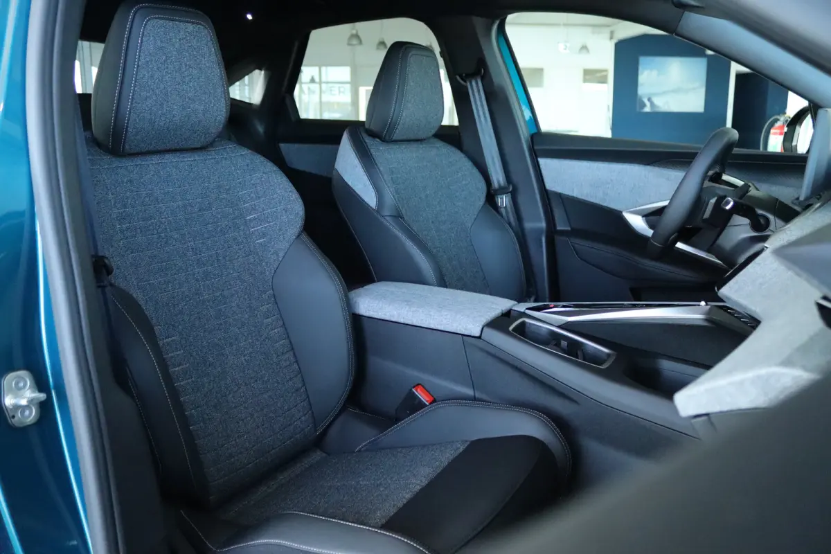 1.2 Hybrid 145 Allure DEMO DEAL | 8 Jaar Garantie | Cruise Crontrol | Stoelverwarming | Navi | Carplay | Camera | AGR | Climate | Keyless | LED