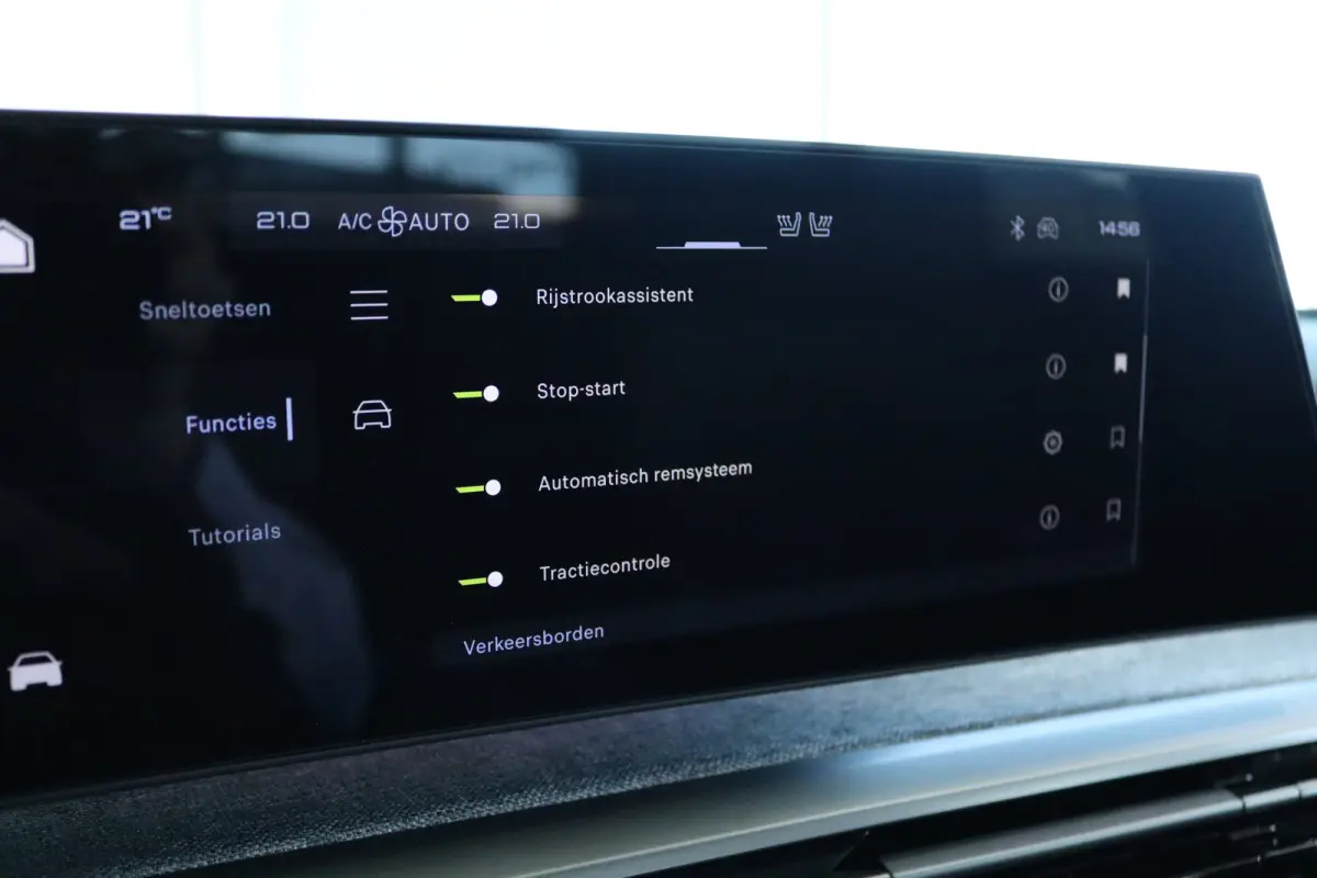 1.2 Hybrid 145 Allure DEMO DEAL | 8 Jaar Garantie | Cruise Crontrol | Stoelverwarming | Navi | Carplay | Camera | AGR | Climate | Keyless | LED