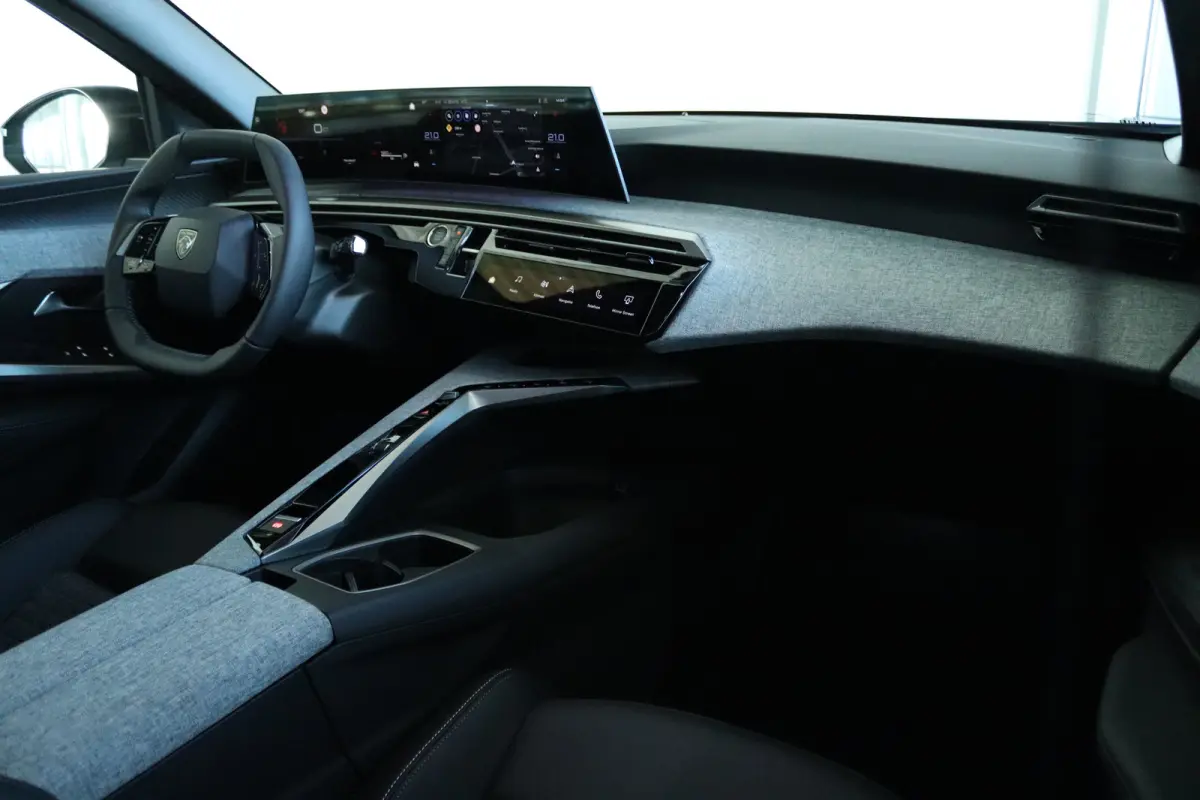 1.2 Hybrid 145 Allure DEMO DEAL | 8 Jaar Garantie | Cruise Crontrol | Stoelverwarming | Navi | Carplay | Camera | AGR | Climate | Keyless | LED