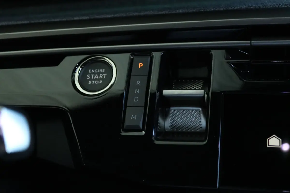 1.2 Hybrid 145 Allure DEMO DEAL | 8 Jaar Garantie | Cruise Crontrol | Stoelverwarming | Navi | Carplay | Camera | AGR | Climate | Keyless | LED