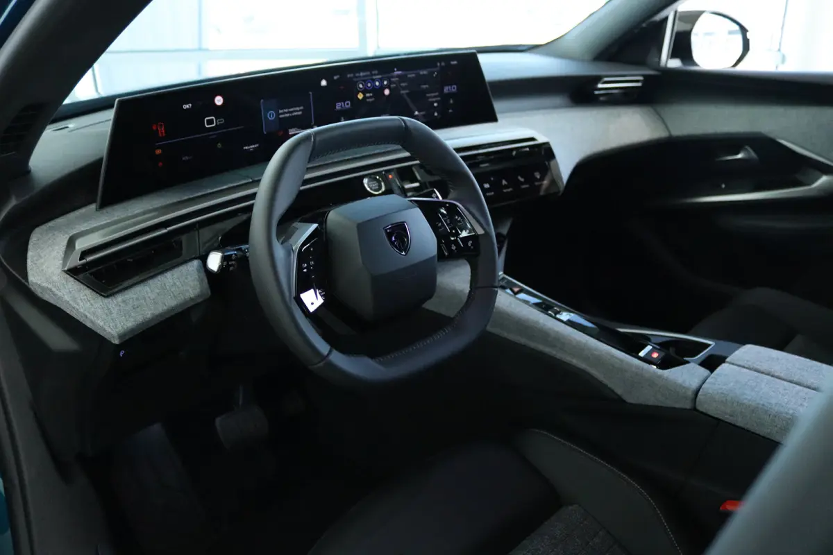 1.2 Hybrid 145 Allure DEMO DEAL | 8 Jaar Garantie | Cruise Crontrol | Stoelverwarming | Navi | Carplay | Camera | AGR | Climate | Keyless | LED