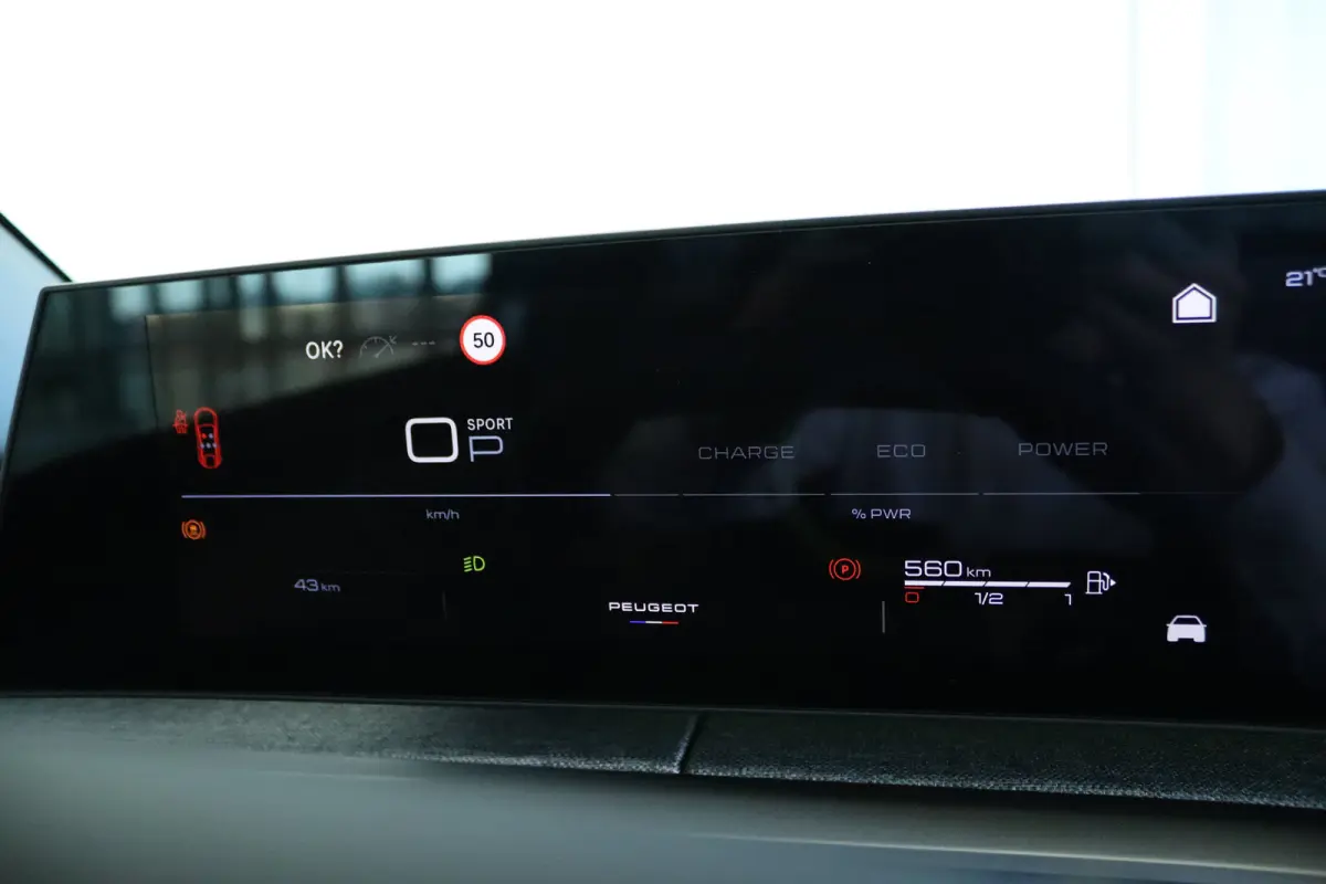1.2 Hybrid 145 Allure DEMO DEAL | 8 Jaar Garantie | Cruise Crontrol | Stoelverwarming | Navi | Carplay | Camera | AGR | Climate | Keyless | LED