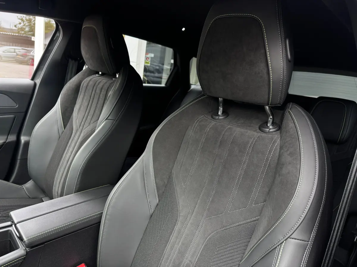 1.6 Plug-in Hybrid 180 GT | Alcantara + Memory | Winter Pack | Camera | Adaptive Cruise