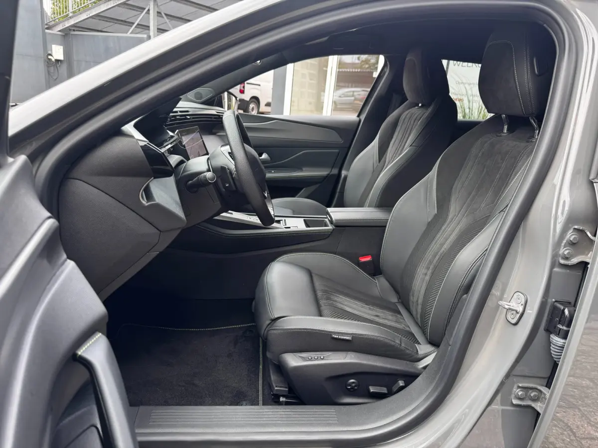 1.6 Plug-in Hybrid 180 GT | Alcantara + Memory | Winter Pack | Camera | Adaptive Cruise