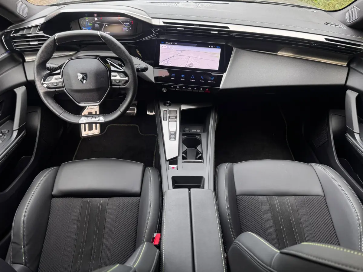1.6 Plug-in Hybrid 180 GT | Alcantara + Memory | Winter Pack | Camera | Adaptive Cruise