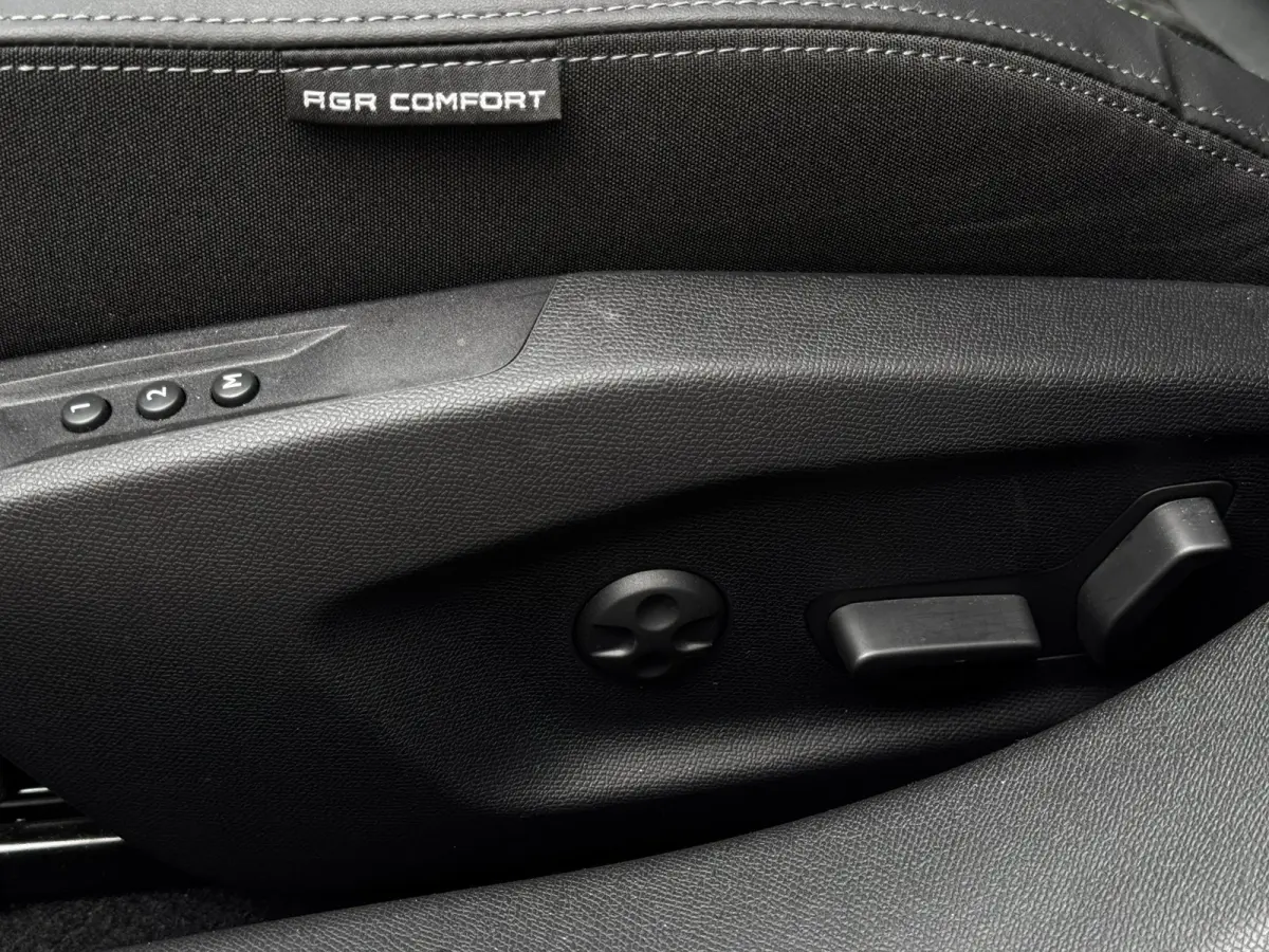 1.6 Plug-in Hybrid 180 GT | Alcantara + Memory | Winter Pack | Camera | Adaptive Cruise