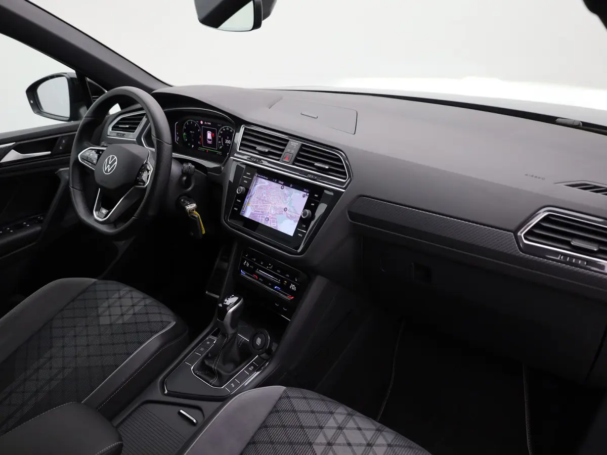 1.5 TSI R-Line Business+ | Trekhaak wegkl. | 20" | Elk. A-klep | IQ Light | Camera | Prijs Rijklaar!!